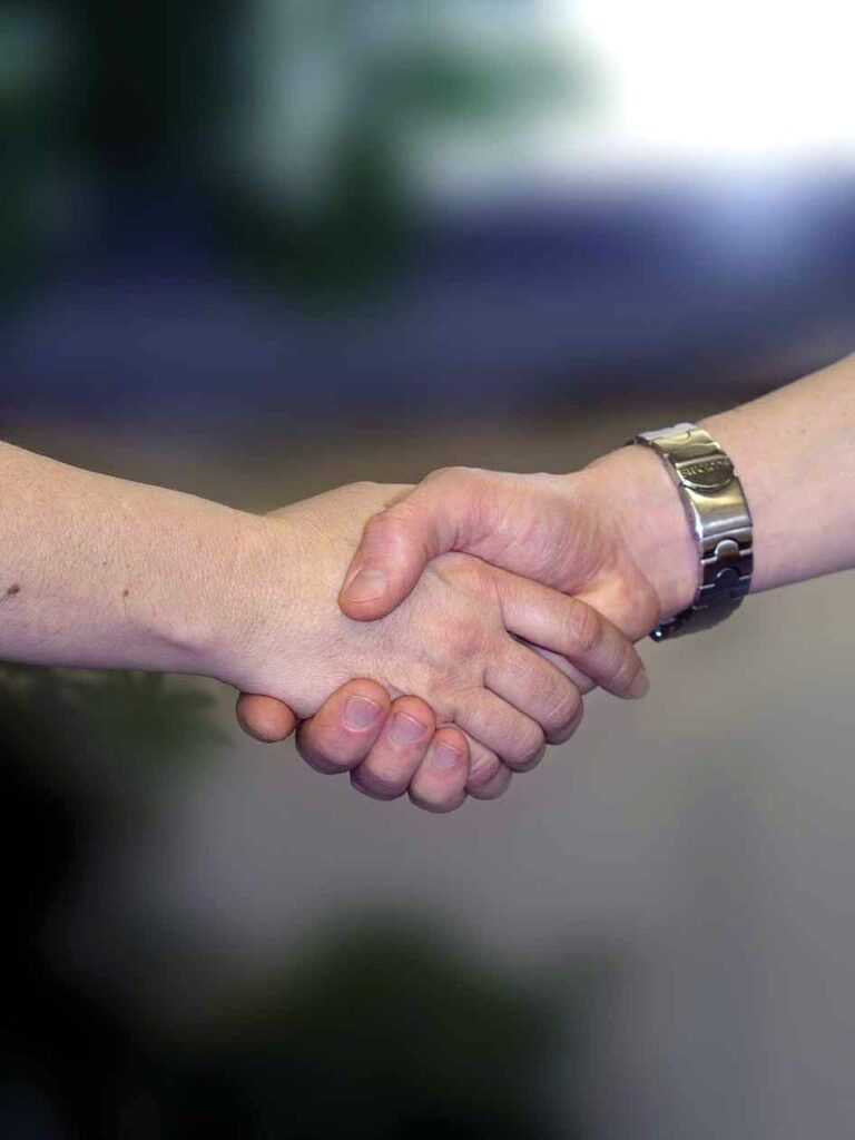 Strângere de mână — parteneriat de încredere